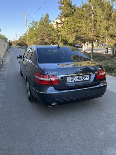 Mercedes E 220 d-4