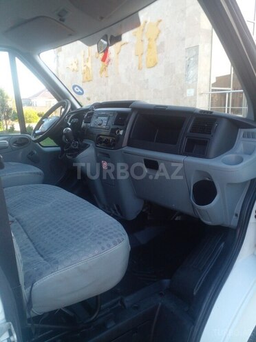 Ford Transit-5