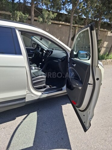 Hyundai Santa Fe-12