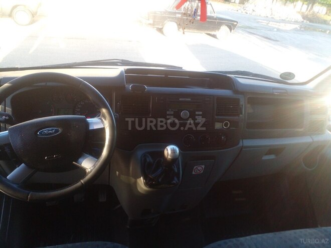 Ford Transit-21