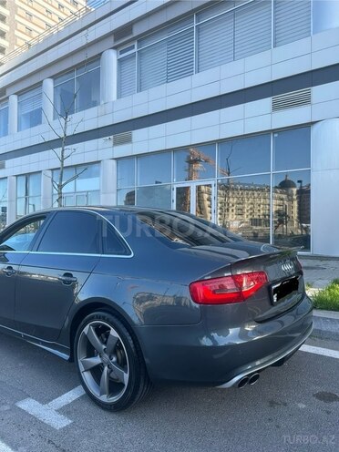 Audi A4-2