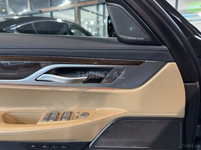 BMW 740-16