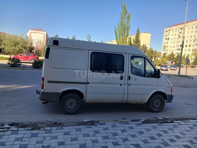 Ford Transit-5