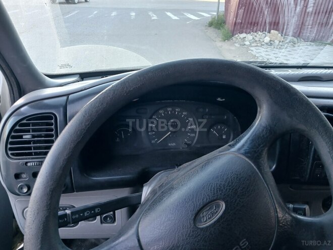 Ford Transit-4