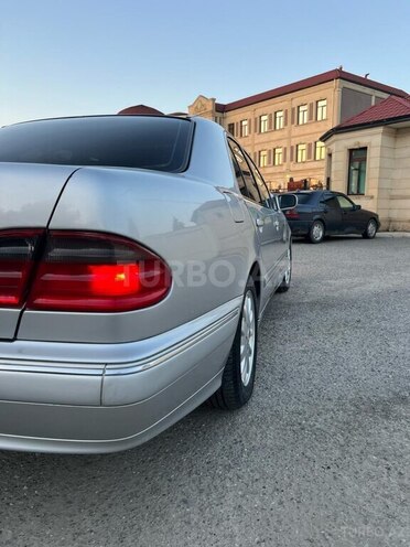 Mercedes E 270 2000, 650,000 km - 2.7 l - Xudat