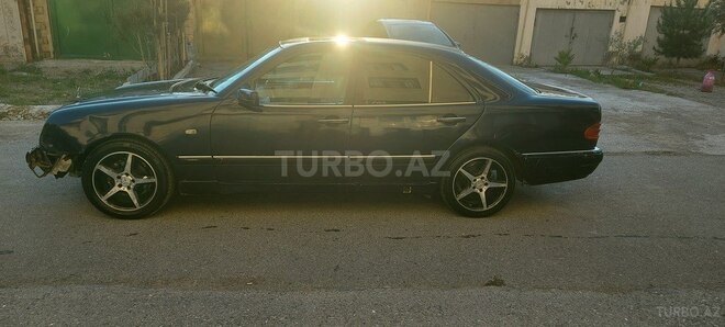 Mercedes E 230 1996, 378,000 km - 2.3 l - Bakı