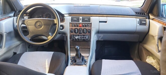 Mercedes E 230 1996, 378,000 km - 2.3 l - Bakı