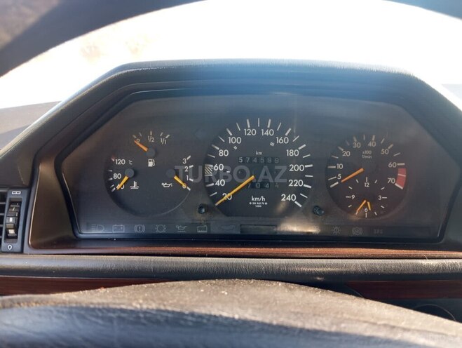 Mercedes E 200 1994, 574,599 km - 2.0 l - Füzuli