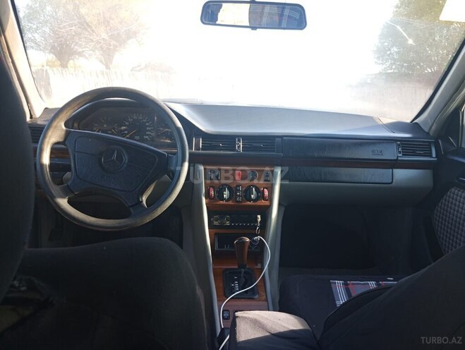 Mercedes E 200 1994, 574,599 km - 2.0 l - Füzuli