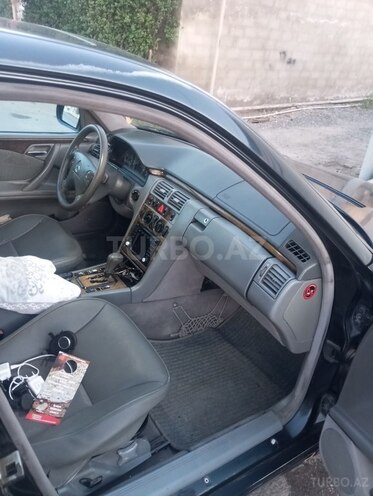 Mercedes E 270 2000, 400,000 km - 2.7 l - Bakı