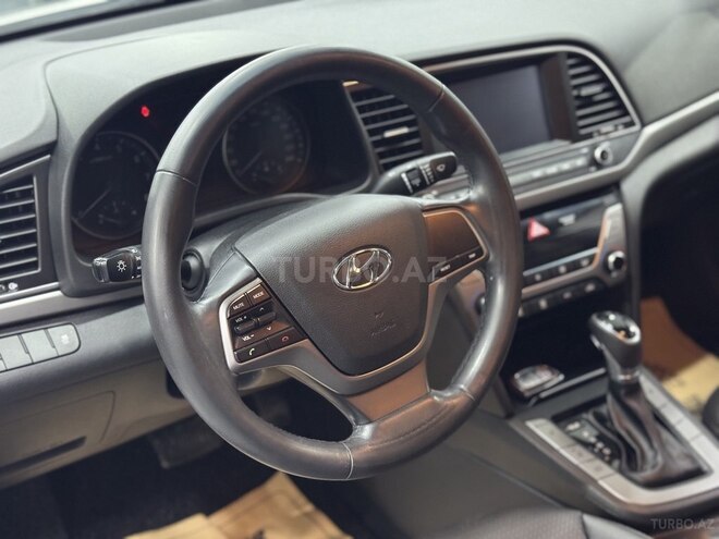 Hyundai Avante-13