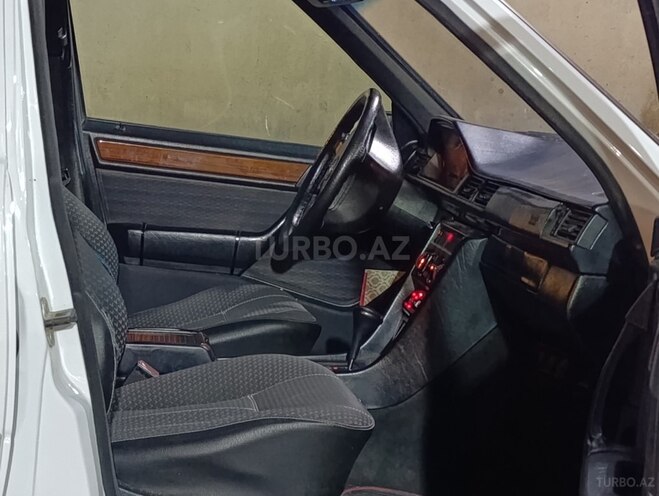Mercedes E 230 1992, 245,000 km - 2.3 l - Bərdə