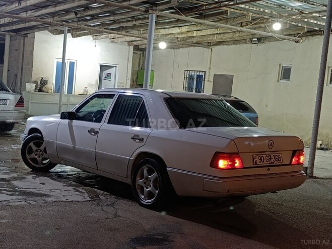 Mercedes E 230 1992, 245,000 km - 2.3 l - Bərdə