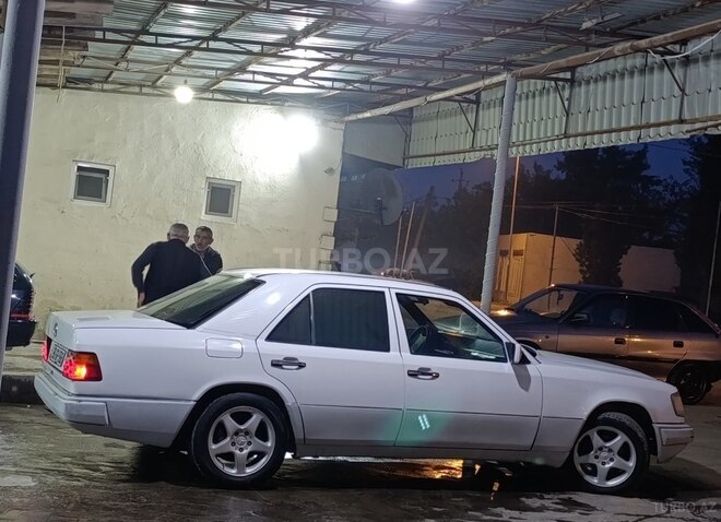 Mercedes E 230 1992, 245,000 km - 2.3 l - Bərdə
