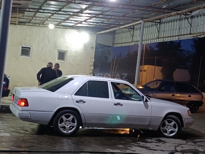 Mercedes E 230 1992, 245,000 km - 2.3 l - Bərdə