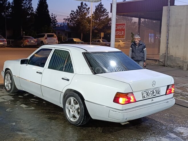 Mercedes E 230 1992, 245,000 km - 2.3 l - Bərdə