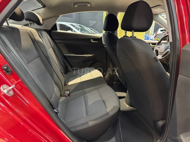 Hyundai Accent-12