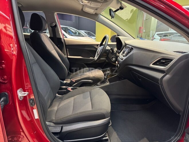 Hyundai Accent-13