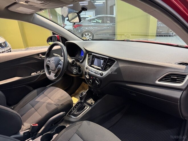 Hyundai Accent-14