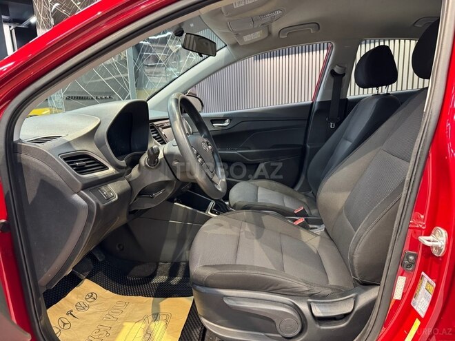 Hyundai Accent-17