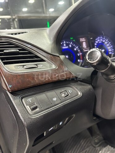 Hyundai Azera-14