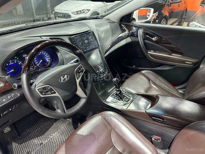 Hyundai Azera-11