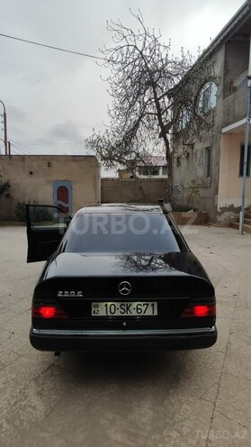Mercedes 230 E 1990, 140,000 km - 2.3 l - Bakı