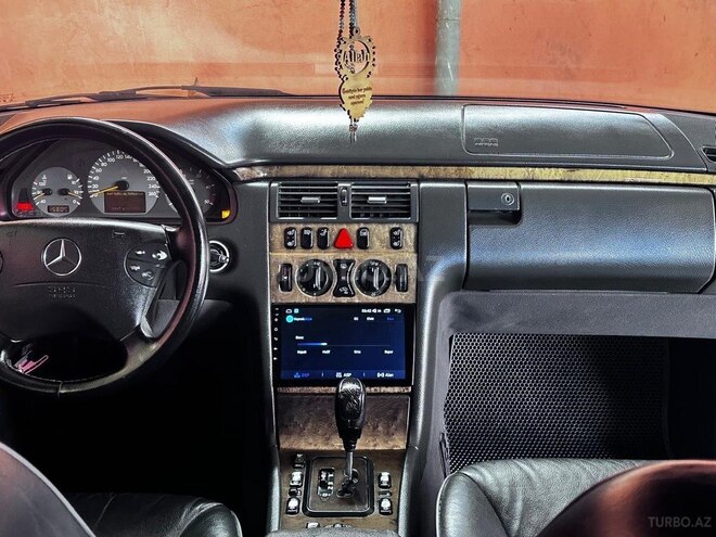 Mercedes E 270 2001, 300,000 km - 2.7 l - Bakı