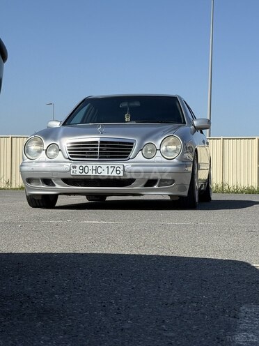 Mercedes E 270 2001, 300,000 km - 2.7 l - Bakı