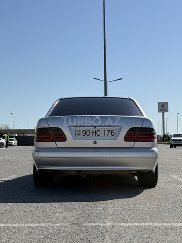Mercedes E 270 2001, 300,000 km - 2.7 l - Bakı