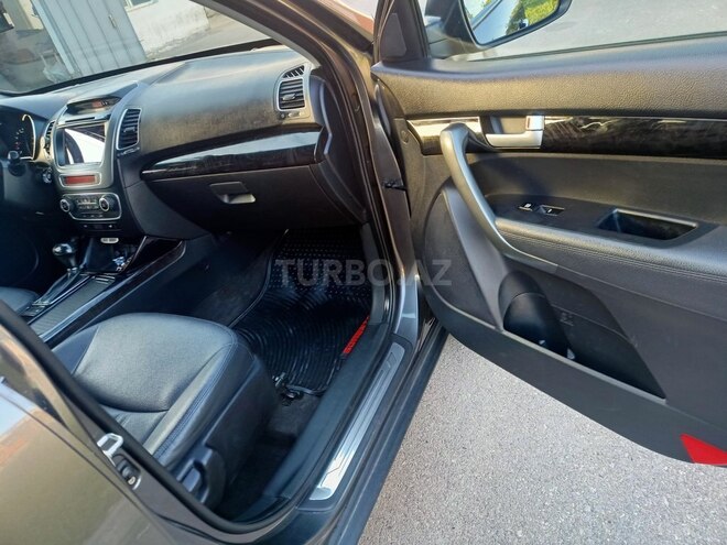 Kia Sorento-13