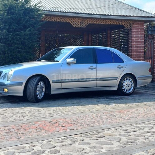 Mercedes E 220 d 2001, 515,000 km - 2.2 л - Astara