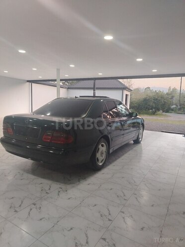 Mercedes E 220 d 2002, 387,000 km - 2.2 л - Astara