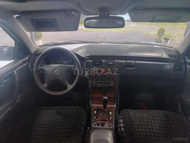 Mercedes E 220 d 2002, 387,000 km - 2.2 л - Astara