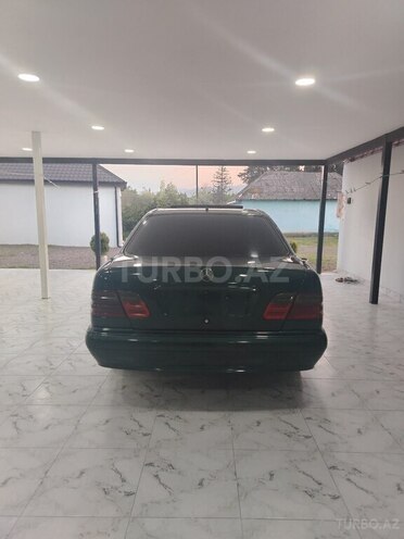 Mercedes E 220 d 2002, 387,000 km - 2.2 л - Astara