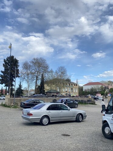 Mercedes E 220 d 2000, 620,000 km - 2.2 л - Bakı