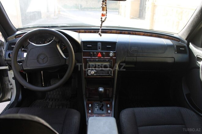 Mercedes C 240 1997, 302,522 km - 2.4 l - Bakı