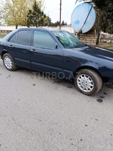 Mercedes E 240 1998, 35,000 km - 2.4 l - Bakı