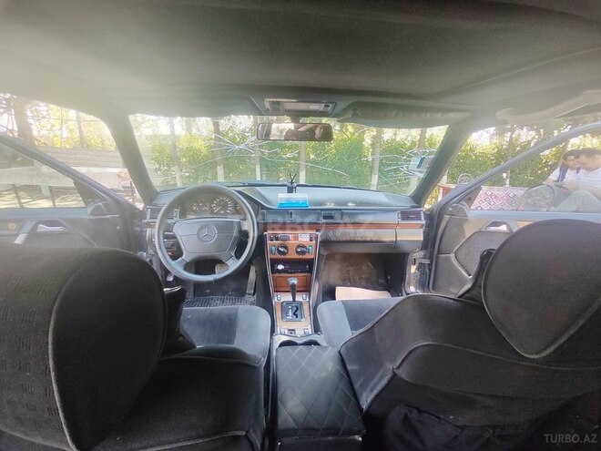 Mercedes E 220 1993, 12,387 km - 2.2 l - Mingəçevir