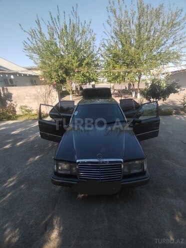 Mercedes E 220 1993, 12,387 km - 2.2 l - Mingəçevir