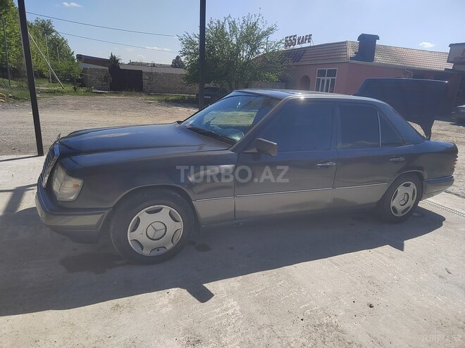 Mercedes E 220 1993, 12,387 km - 2.2 l - Mingəçevir