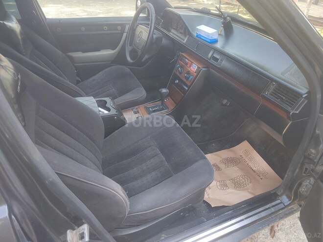 Mercedes E 220 1993, 12,387 km - 2.2 l - Mingəçevir