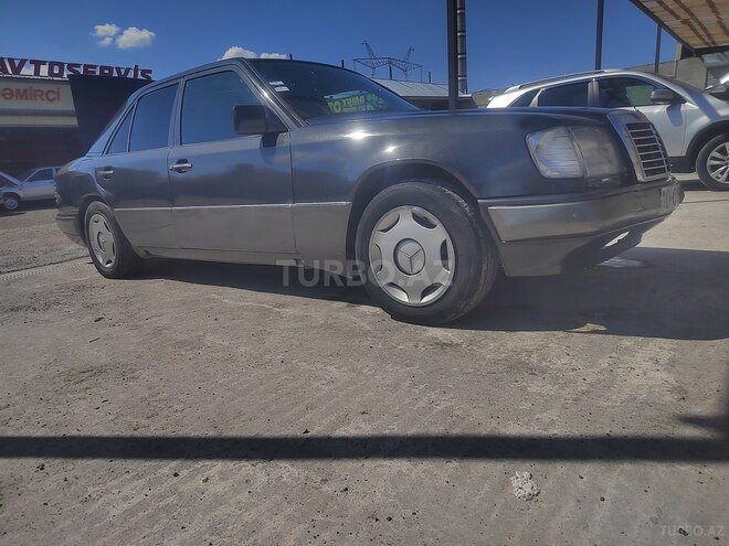 Mercedes E 220 1993, 12,387 km - 2.2 l - Mingəçevir