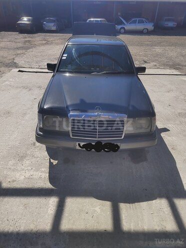 Mercedes E 220 1993, 12,387 km - 2.2 l - Mingəçevir