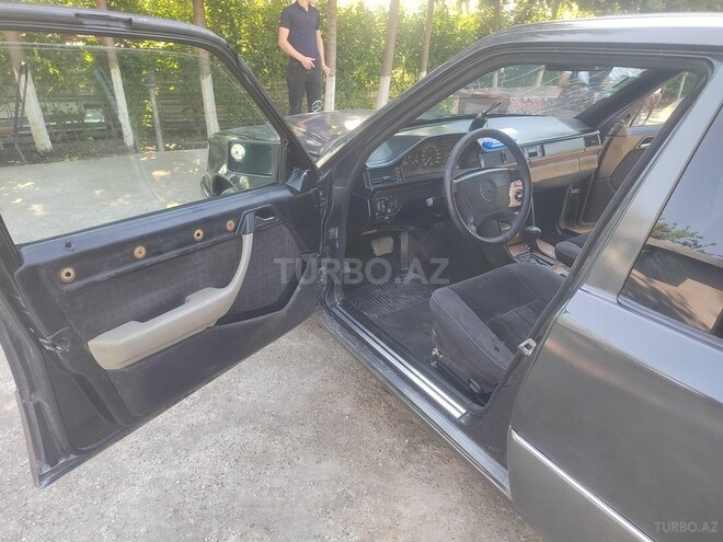 Mercedes E 220 1993, 12,387 km - 2.2 l - Mingəçevir