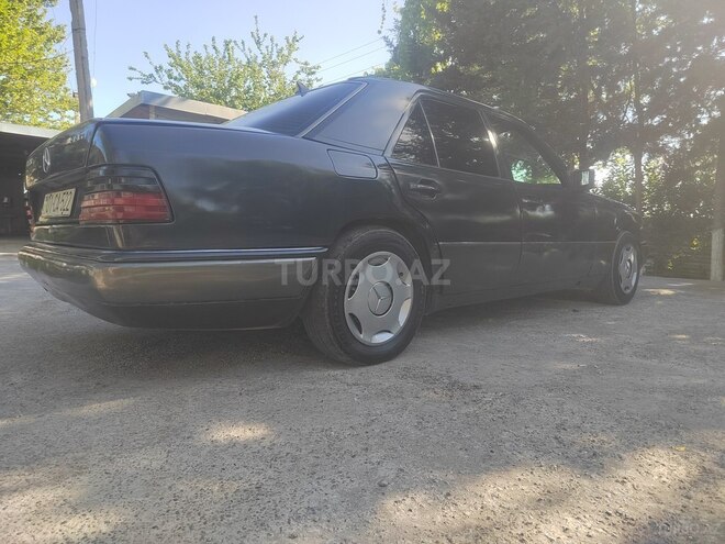 Mercedes E 220 1993, 12,387 km - 2.2 l - Mingəçevir