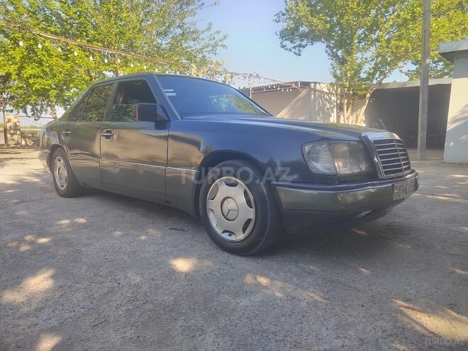 Mercedes E 220 1993, 12,387 km - 2.2 l - Mingəçevir