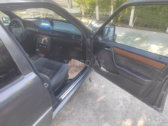 Mercedes E 220 1993, 12,387 km - 2.2 l - Mingəçevir
