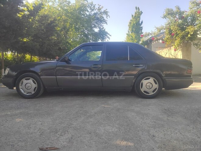 Mercedes E 220 1993, 12,387 km - 2.2 l - Mingəçevir