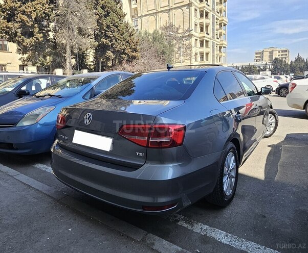 Volkswagen Jetta-2